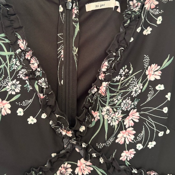 FRANCESCA’S ROMPER. MI AMI FLORAL RUFFLED SHORT ROMPER. LINED. EXCELLENT COND. - Picture 6 of 14